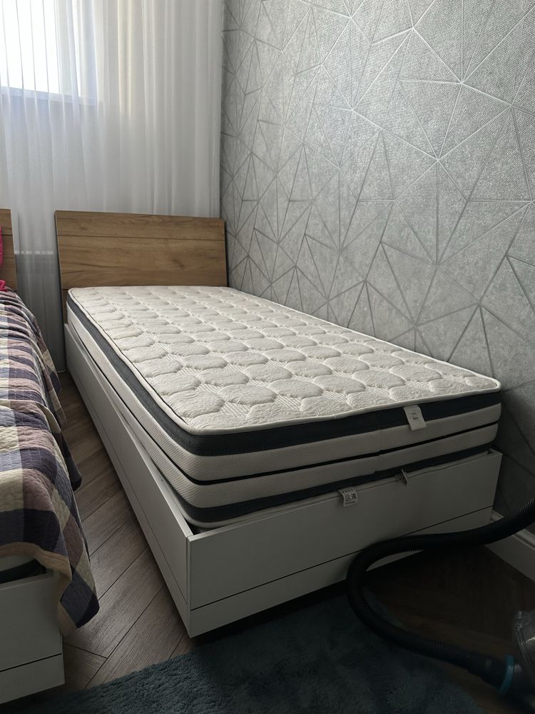 Продам односпальную кровать с матрацом