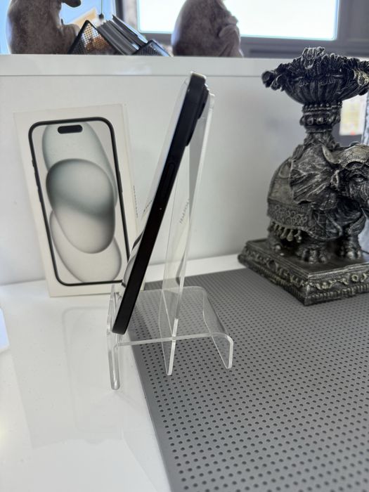 Vand iphone 15 de 128 gb