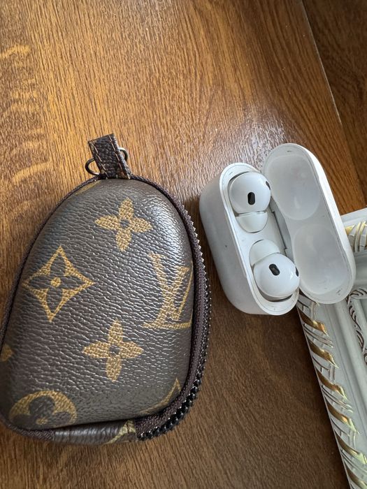 Наушник наушниккккккккккккккк