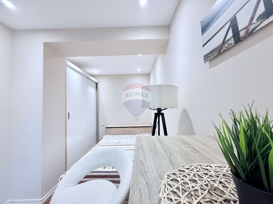 Самостоятелна къща с двор, барбекю и морска гледка за продажба, гр. Б