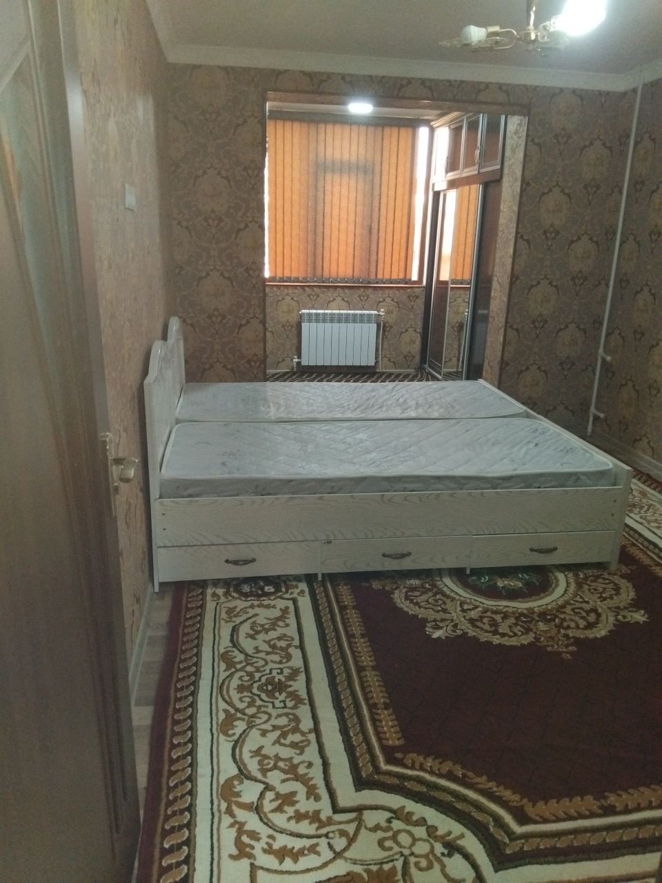 Срочна аренда Мед коллеж жихозлари билан 2 хона 2 этаж атапления бор