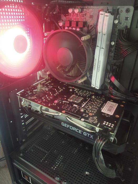 Компьютер игровой в отличном состоянии!