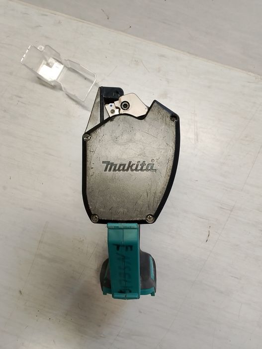 Професионална машина за рязане на шпилки Makita dsc 102