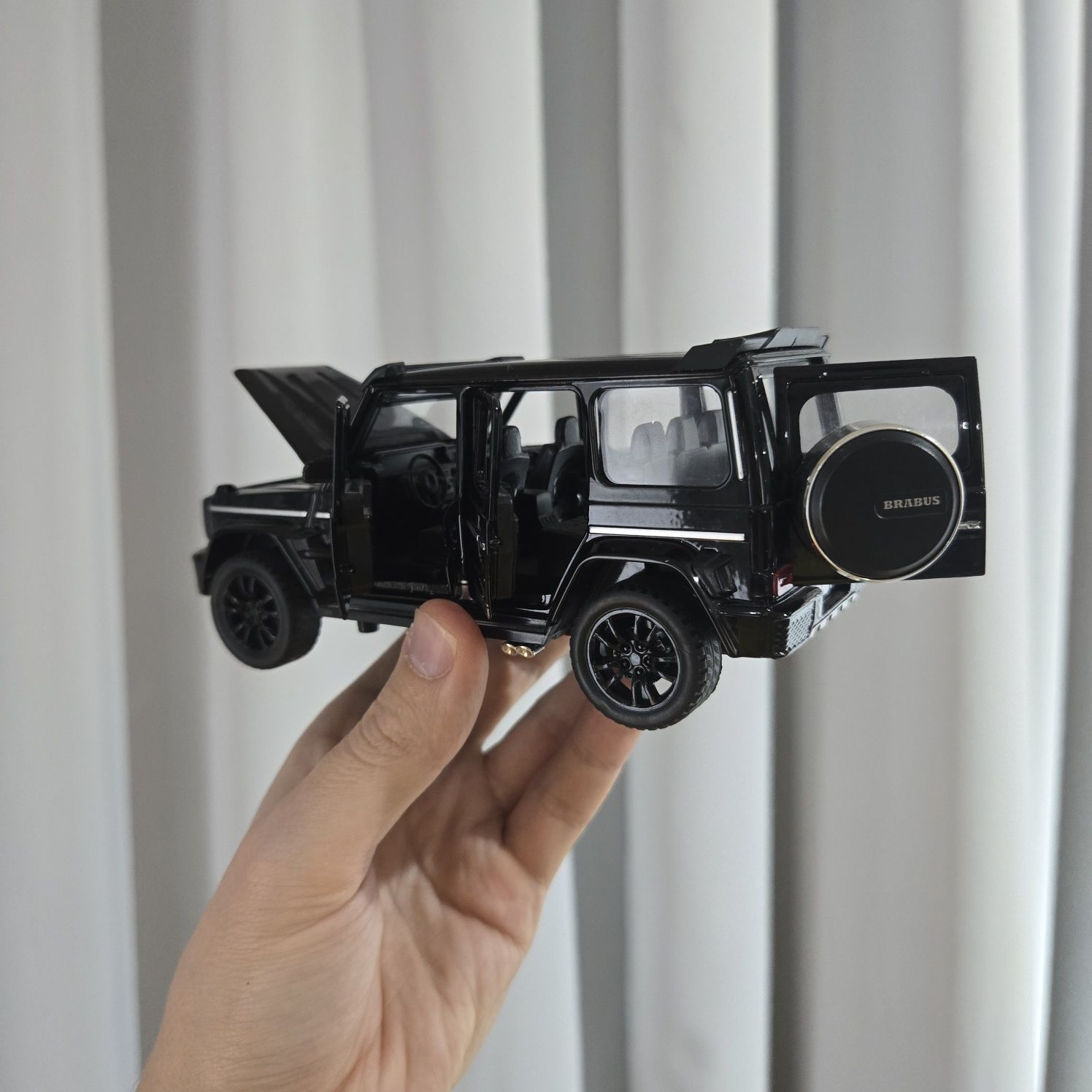 Моделька 1:32 Mercedes-AMG G63 Brabus 700