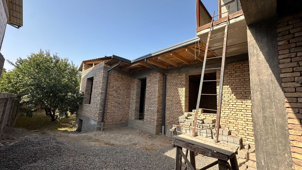 Продается 2-этажный, 6-комнатный кирпичный дом