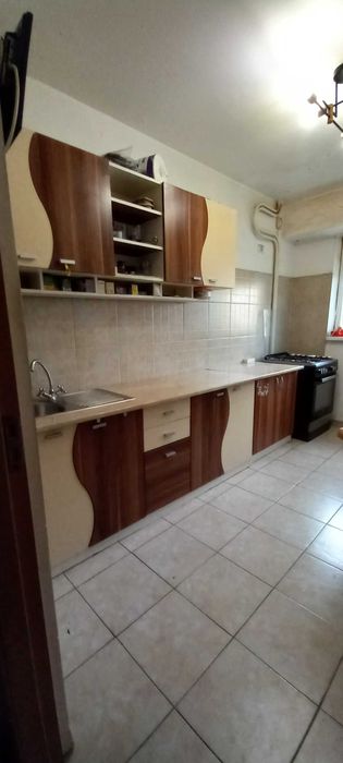 Vand mobila de bucatarie