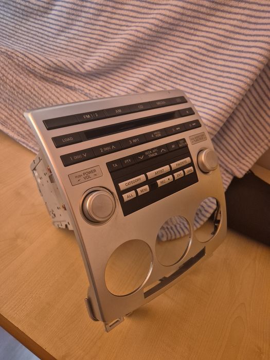 Vând Radio Original Mazda 5 2006