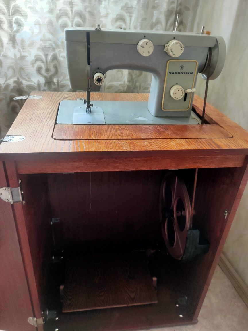 Продам швейную машинку Чайка, б/у, в рабочем состоянии