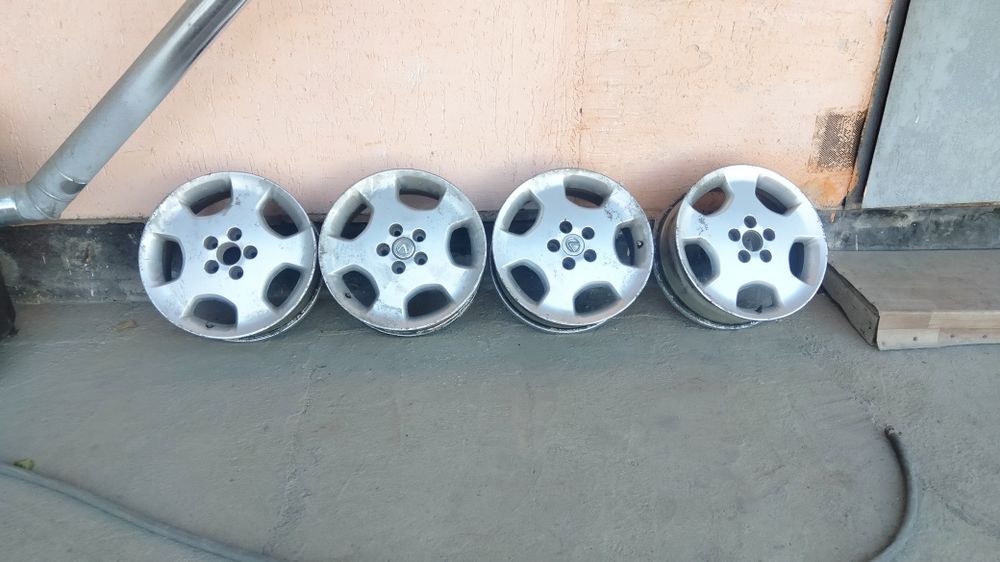 Диски R17срстояние хорошие без трещин не варыне ровние