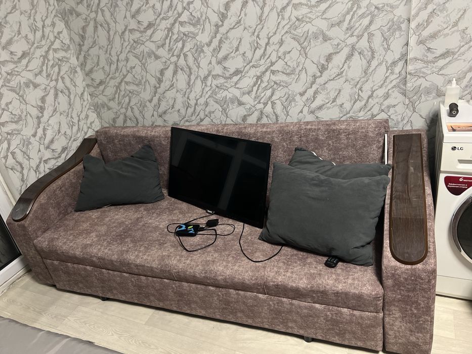 Продам диван с подушками