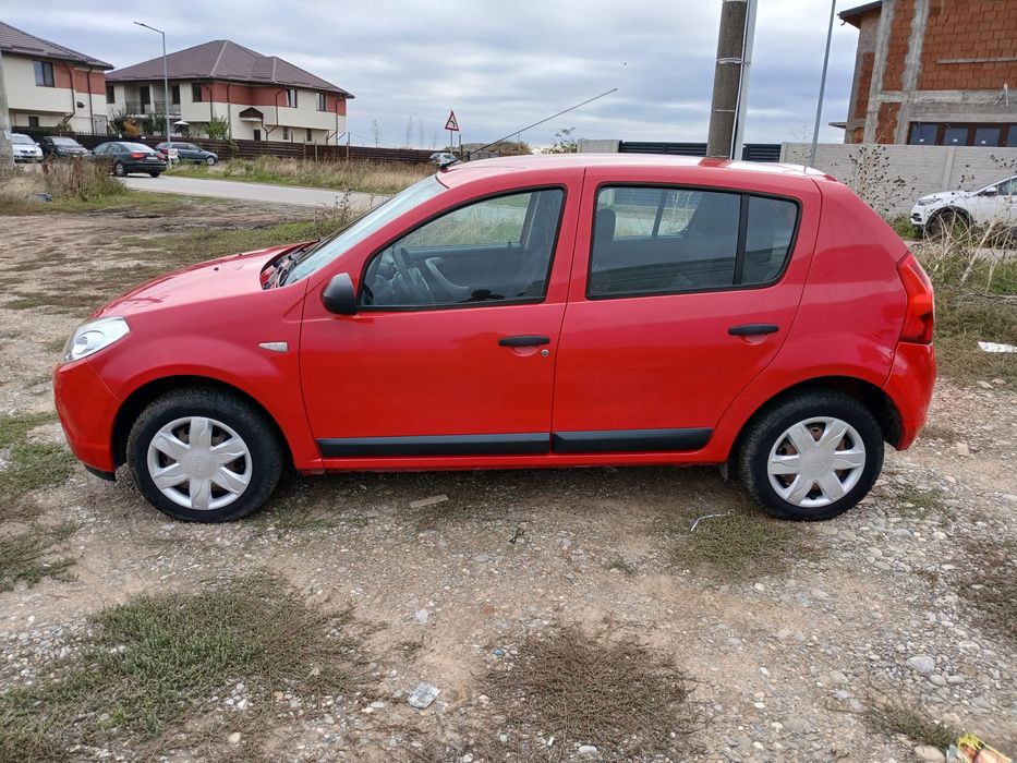 Dacia Sandero 2009 1.2 L benzina Laureat km reali cu carte de service