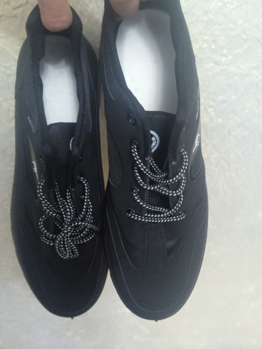 Продам кроссовки Новые. 47 размер подойдёт на 45 маломерка