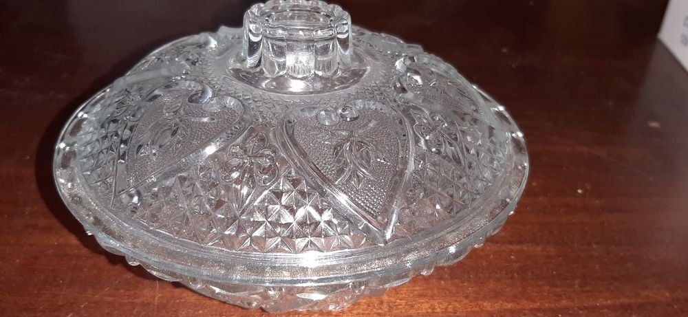 Стъклена бонбониера