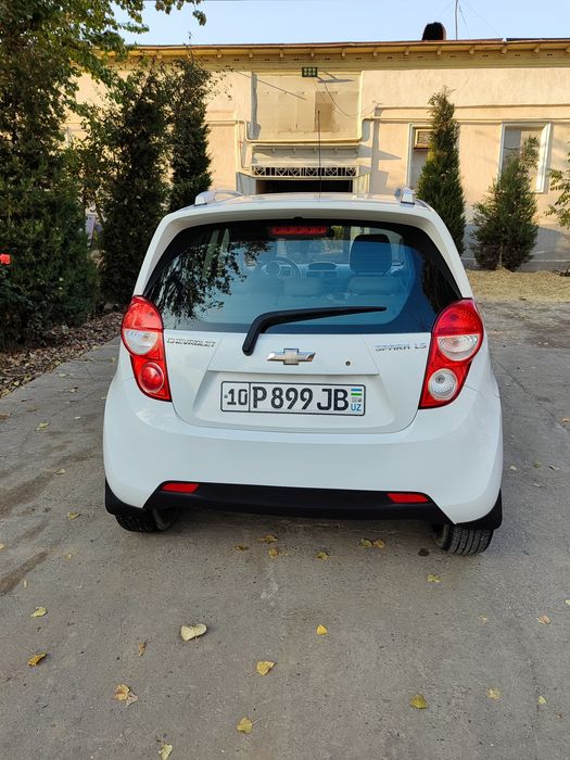 Spark sotiladi kraskasi pachti toza 2 ta kichkina petno bor