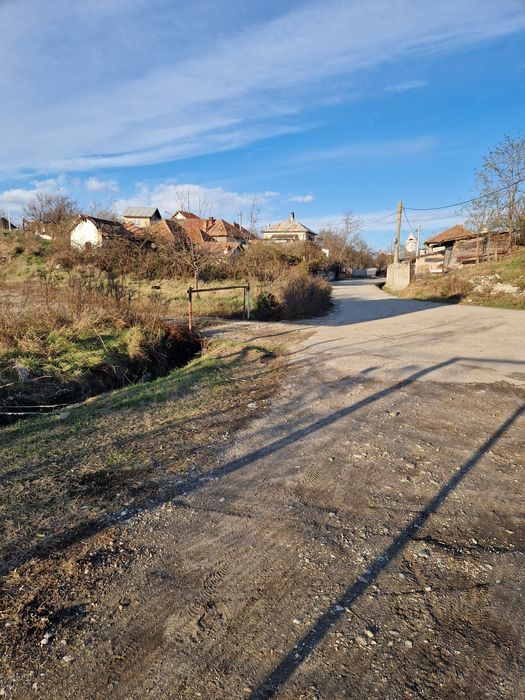 Vind 2 h de teren intravilan în Rîureni .