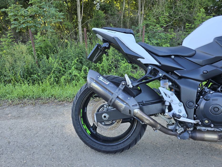 Suzuki GSR 750 2015