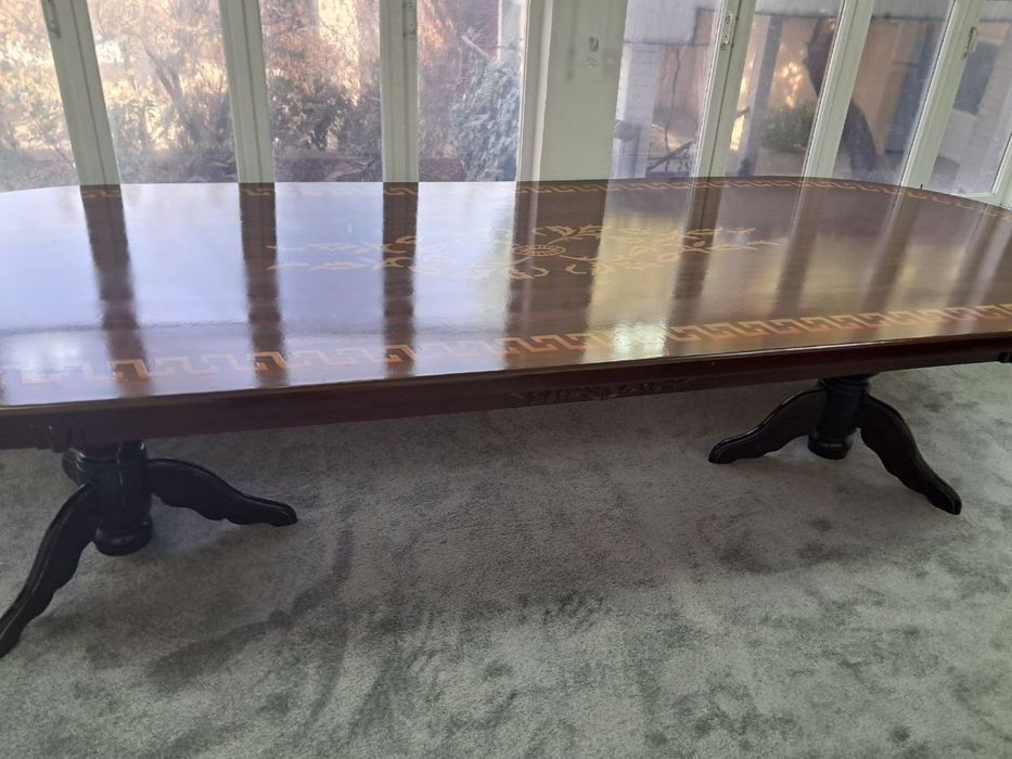 Продается стол и стулья