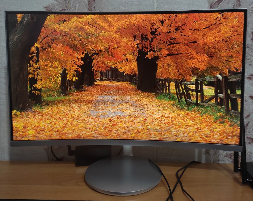 Монитор Samsung  C27F591