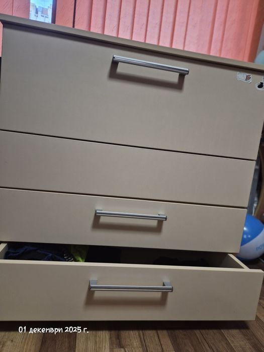 Скрин подходящ за спално бельо