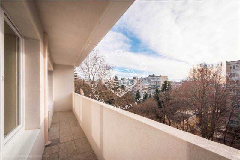 Продава се Четиристаен апартамент в Варна, Цветен квартал - 82 кв.м за 1903 €/кв.м - Снимка #12