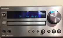 усилвател  CD и тунер Onkyo CR-715 плюс дистанционно