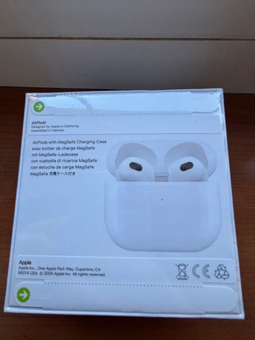 Airpods 4 noi, sigilate