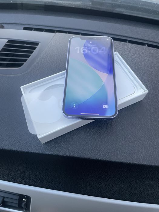 Продам iPhone 12