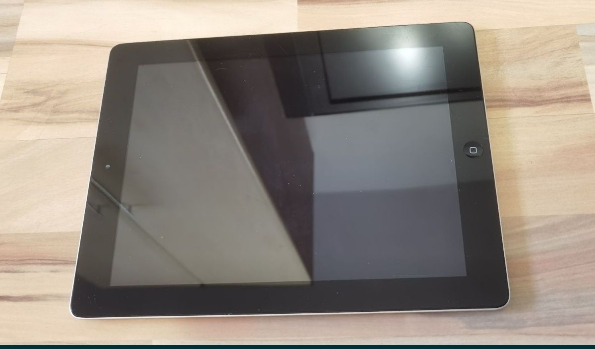 Tabletă Apple iPad 2 model A1395 16 GB de colecție