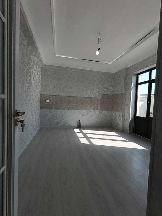 Уч кахрамон  Постидан 4 км. Участка сотилади. 2,5 сотик 8 хона.