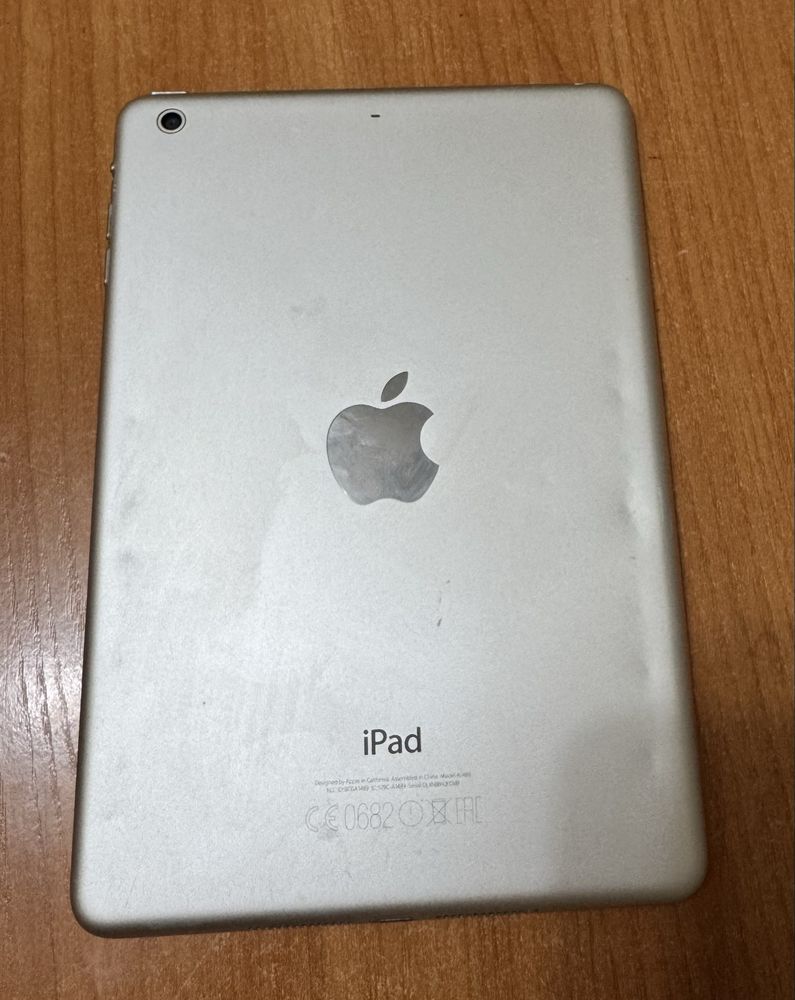 Планшет iPad mini Retina