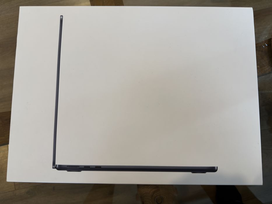 MacBook Air M4 256GB Чисто НОВ!