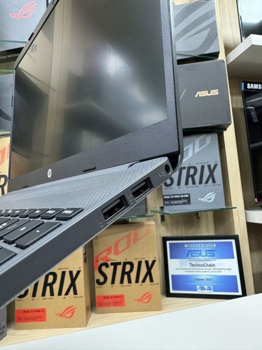 HP 250 G9, Intel core i5, 1235U, 8GB DDR, 512 SSD