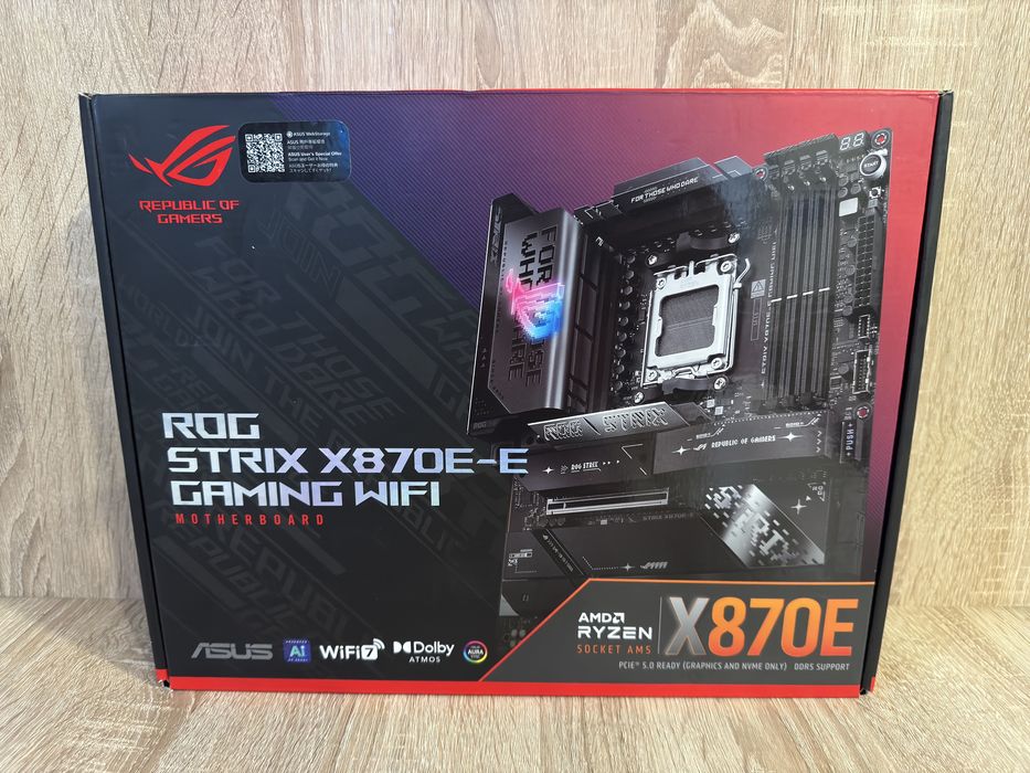 Asus ROG Strix X870E-E Gaming Wifi - placa de baza cu socket schimbat