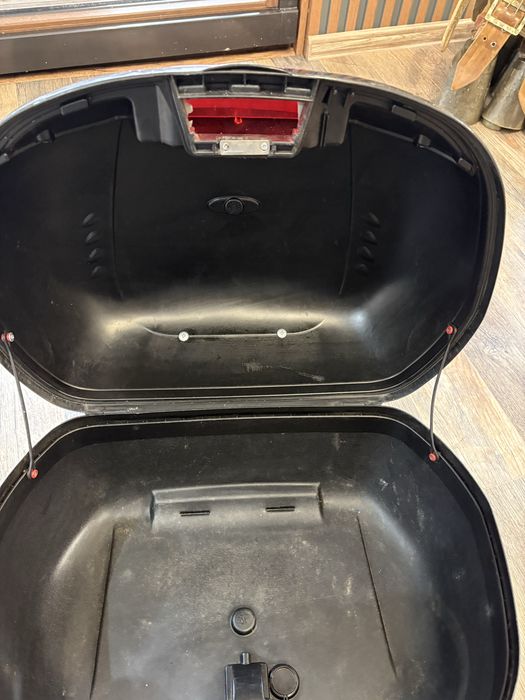 Куфар и Стойка за piaggio x9