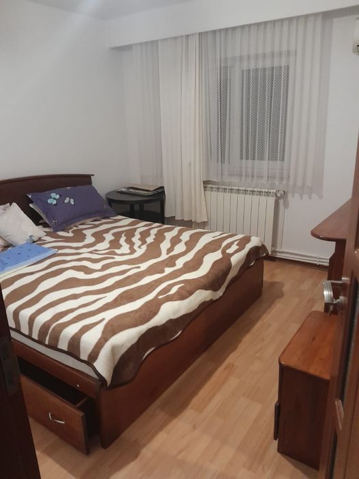 Vând apartament 3 camere Str. Podgoriilor