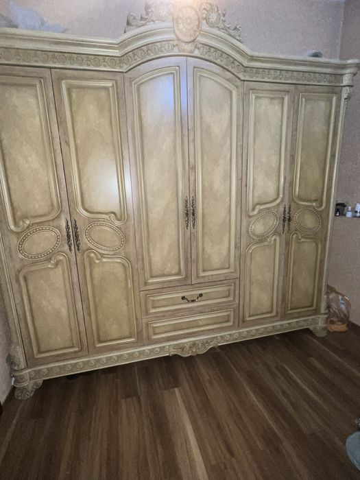 Спальная гарнитура . Состояние среднее . Спочно !!!