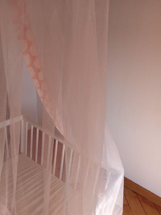 Бебешко легло - кошара с балдахин