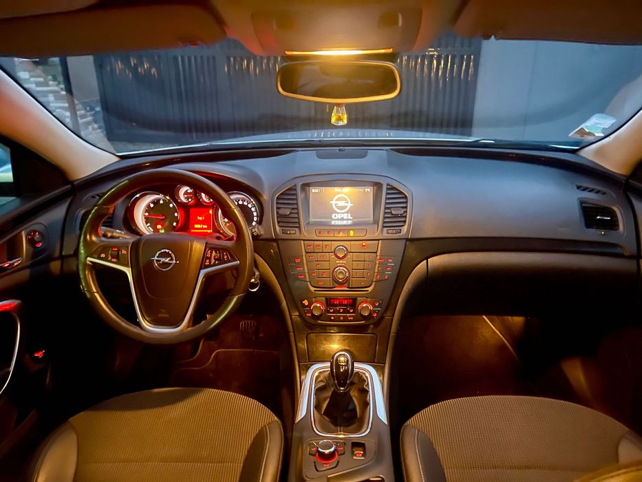 Opel Insignia Sport Tourer 4x4,118 Kw,An 2010 Clima GPS impecabil.