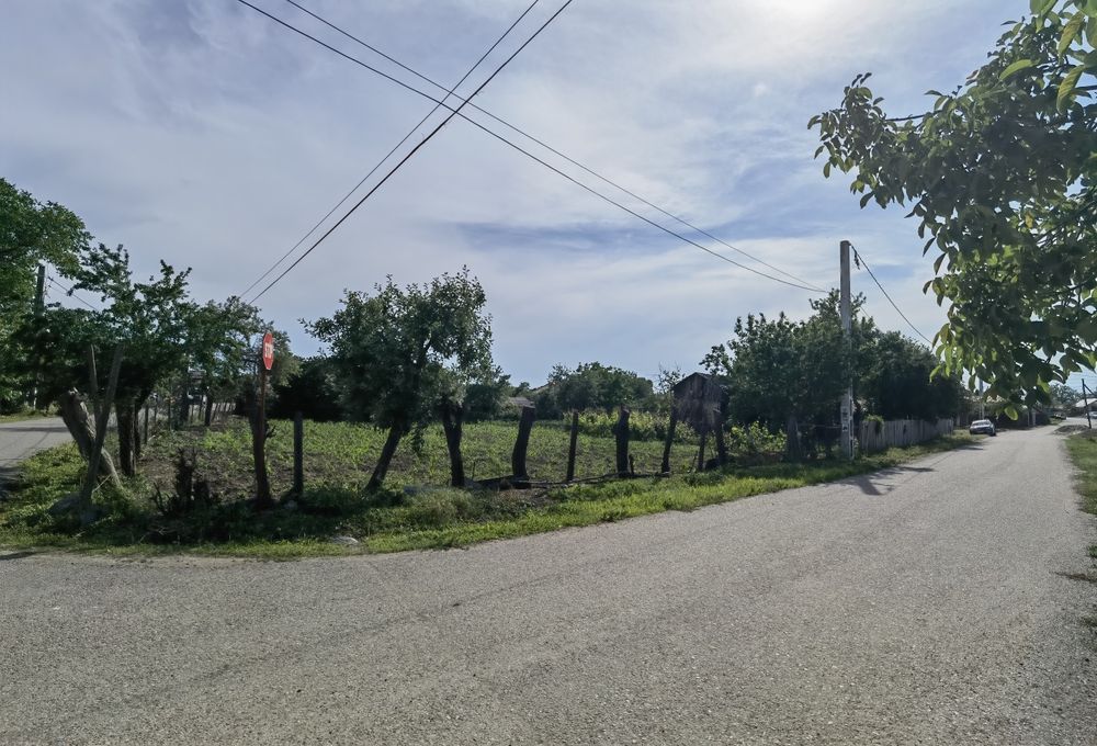 Teren intravilan de vanzare
