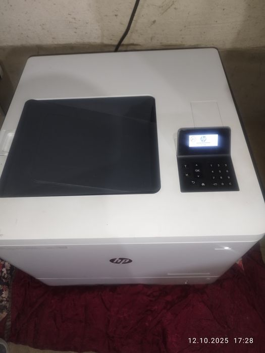 Продаю лазерный цветной HP M553 принтер.