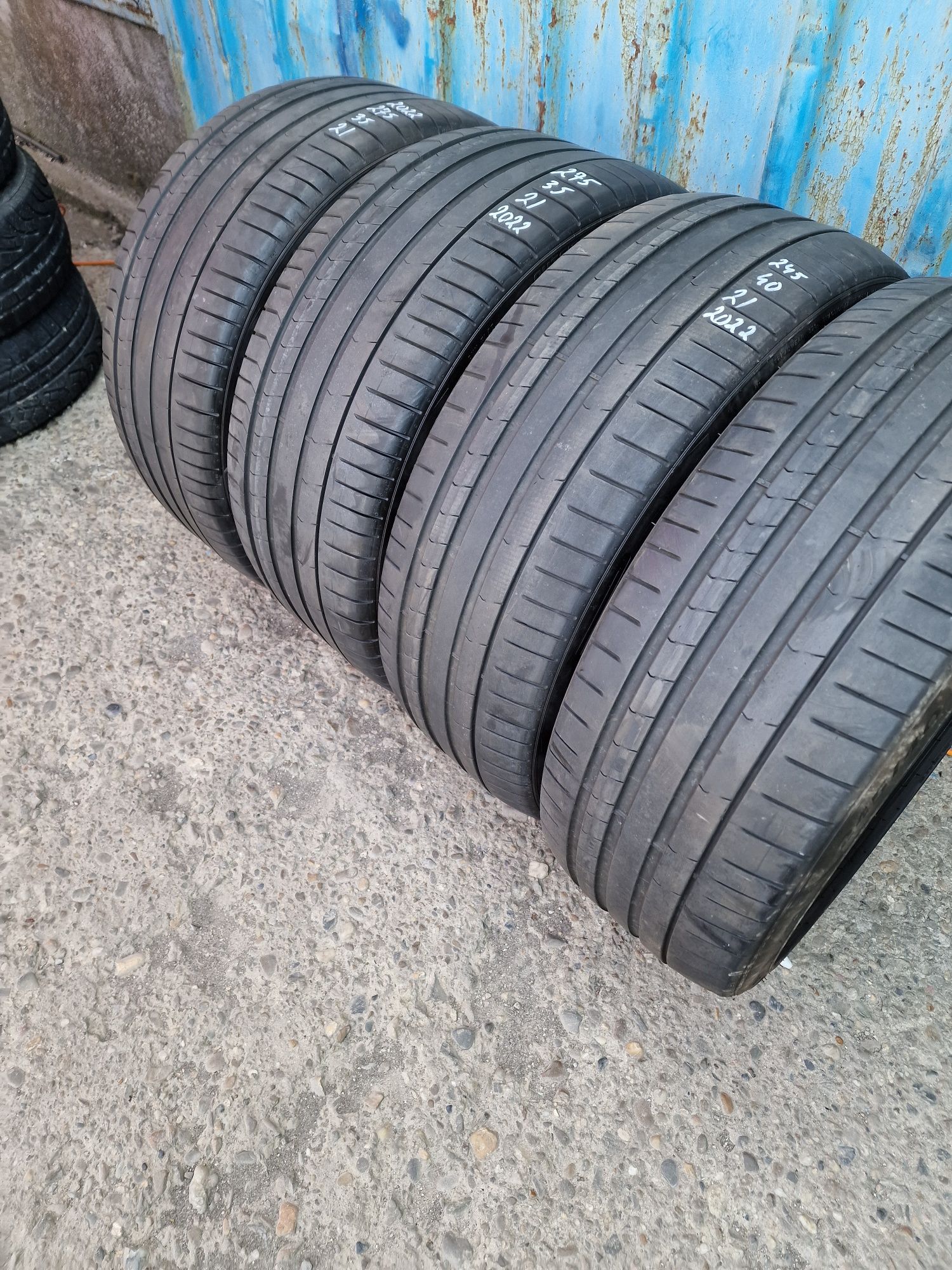 Anvelope Vară 245.40.21+275.35.21 Pirelli Runflet An 2021