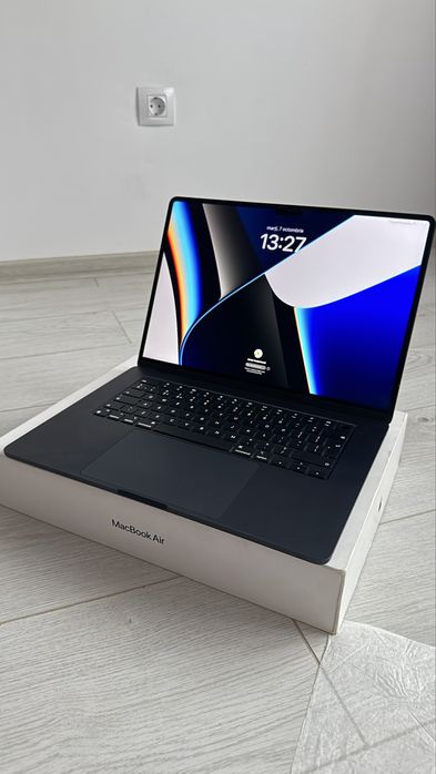 Macbook Air 15 M2 impecabil