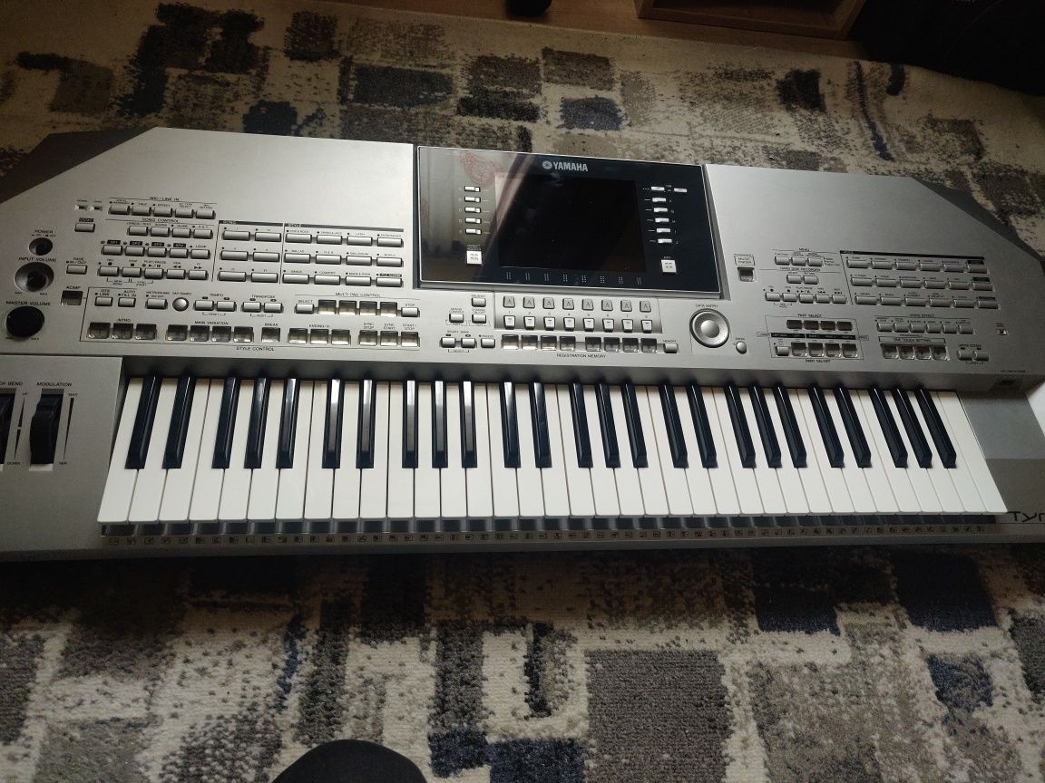 De vânzare Yamaha Tyros 2