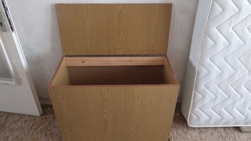 Продавам секция  и други мебели