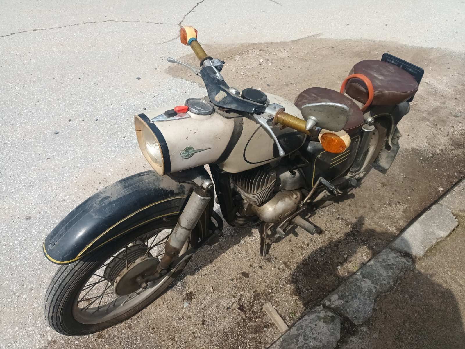 Мотоциклет MZ ES 150