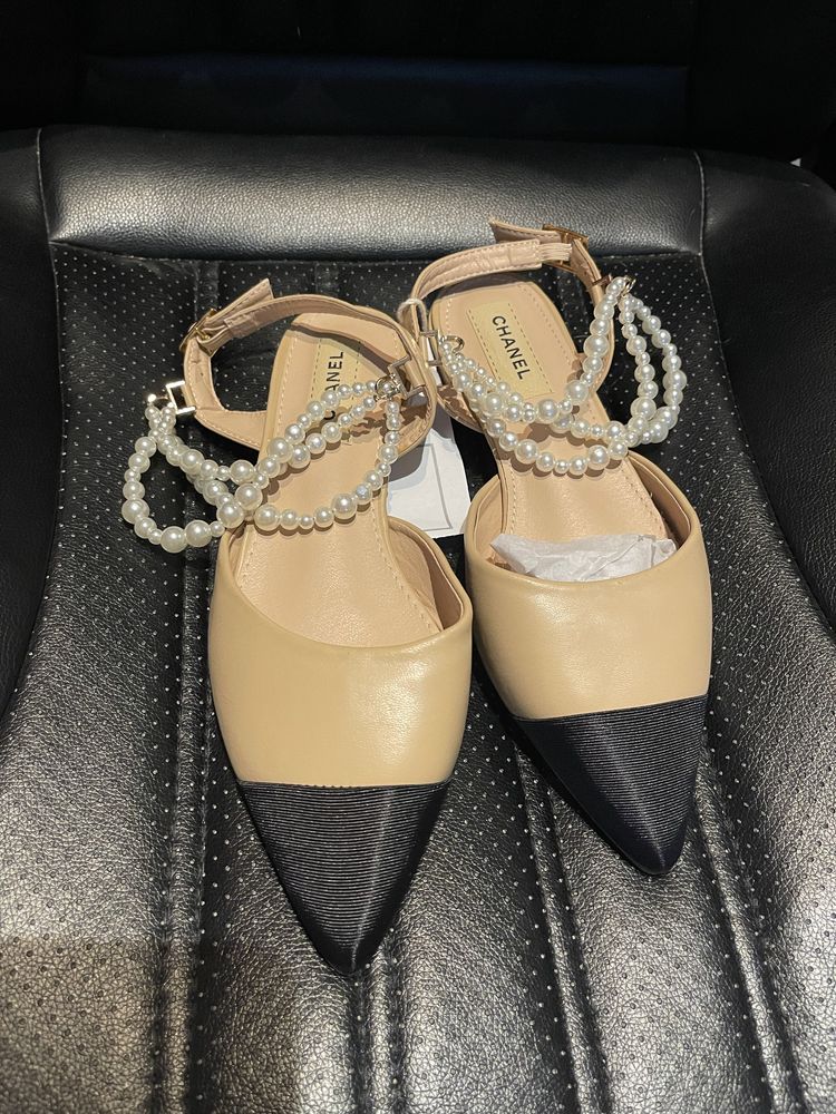 шанел обувки бежови черни с перли Chanel