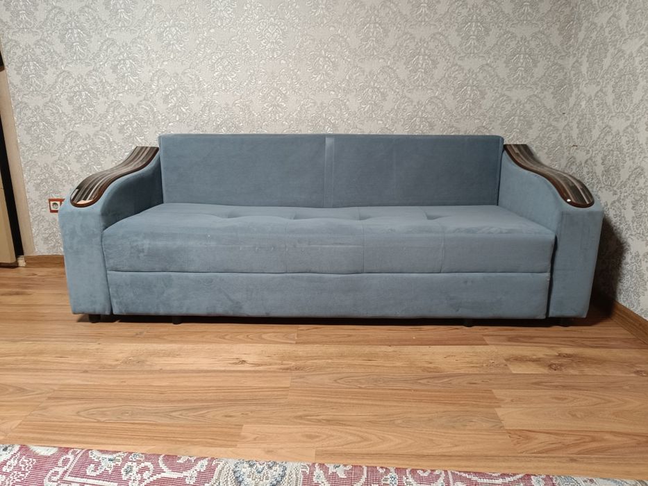 Диван.          .