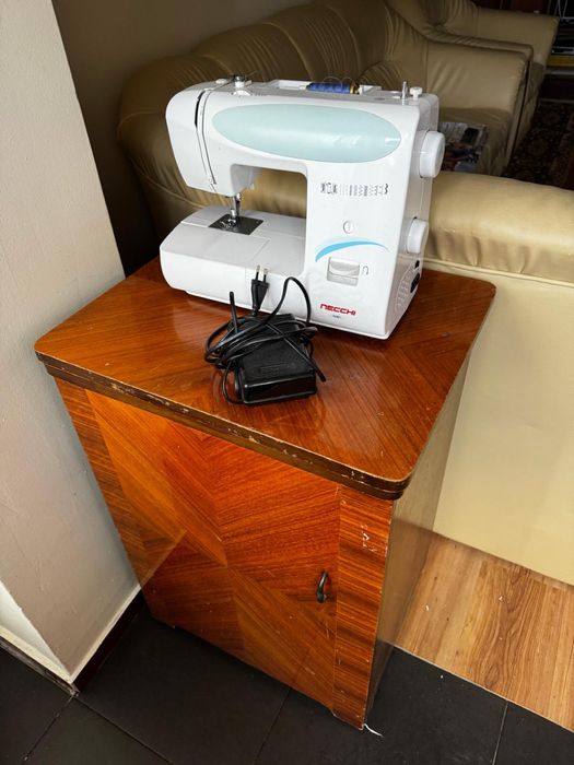 Masina de cusut nechi