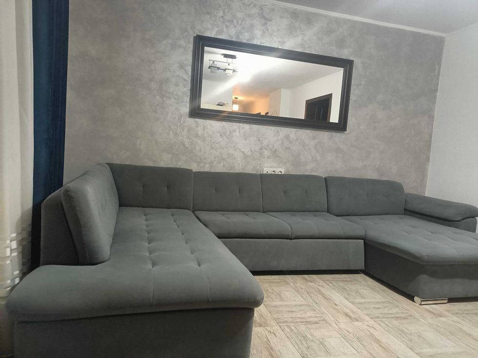 Canapea în formă de U