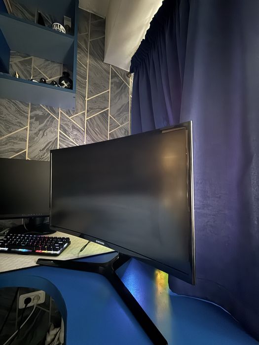 Monitor gaming samsung 144hz , curbat , stare buna